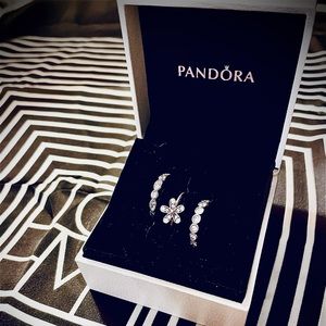 Pandora 2 silver stackable rings. Daisy ring sold out